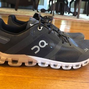 On CloudFlow Women's size 9.5